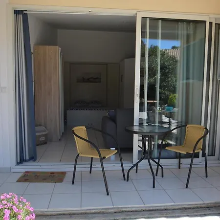 Au Coeur D'un Jardin Reposant Hébergement de vacances *